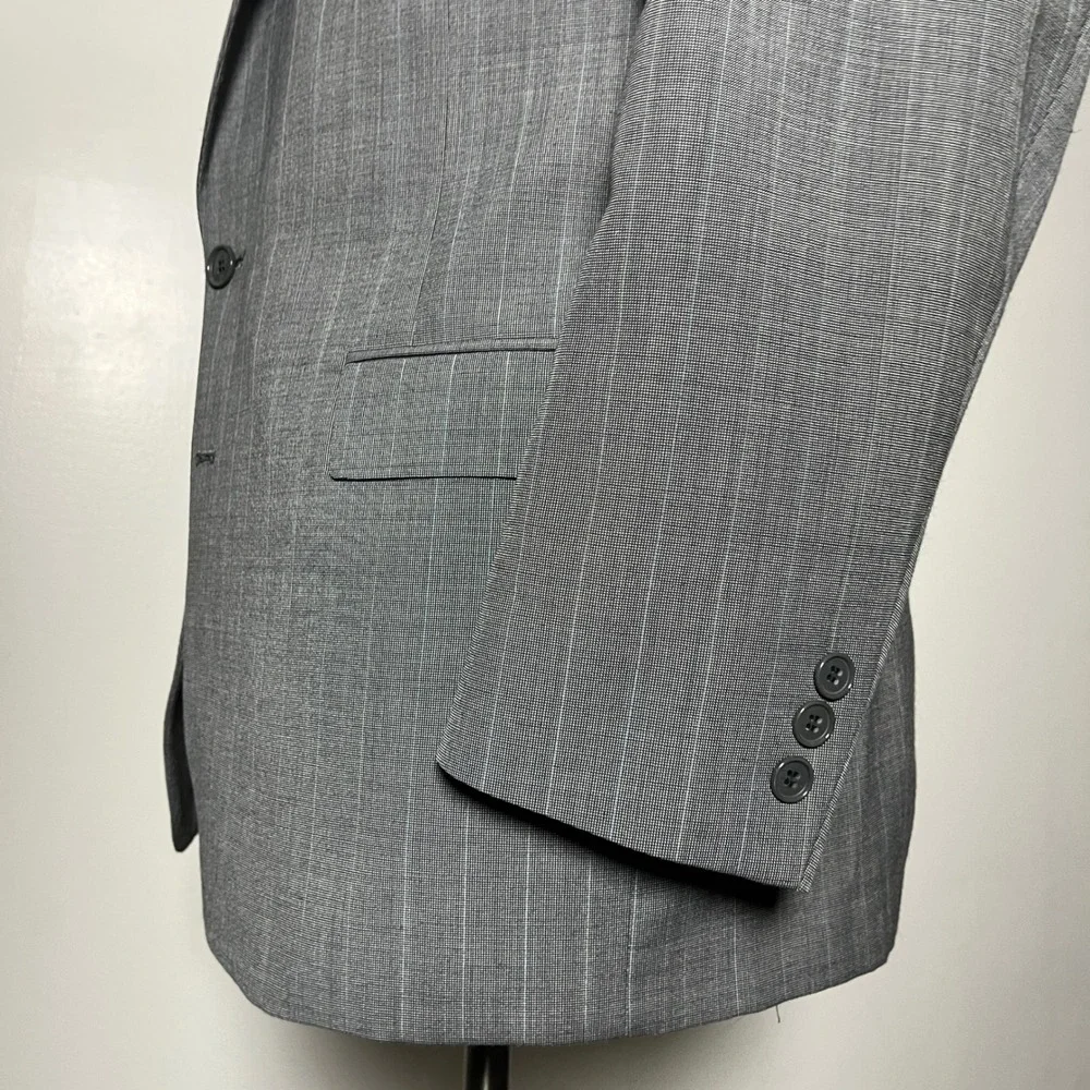 Nino Cerruti Suit Mens 42R 36x30 Grey Pinstripe‎ Vintage 2-Button USA Tailored